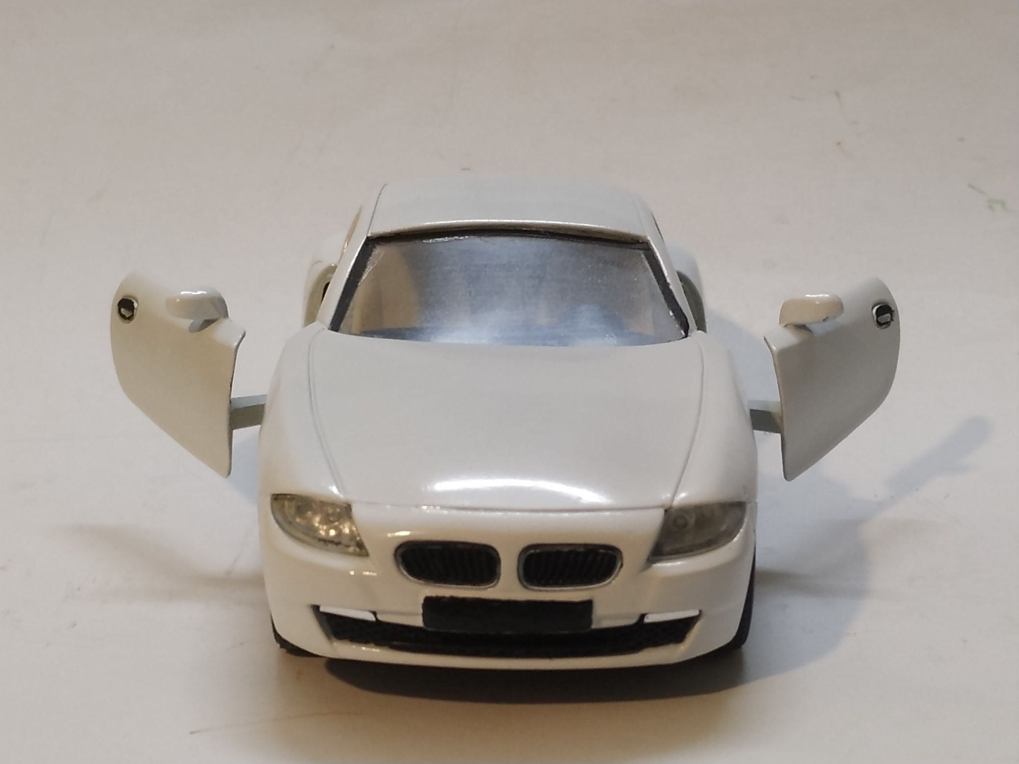 Модель автомобиля, машинка, игрушка BMW Z4 coupe Kinsmart Кинсмарт