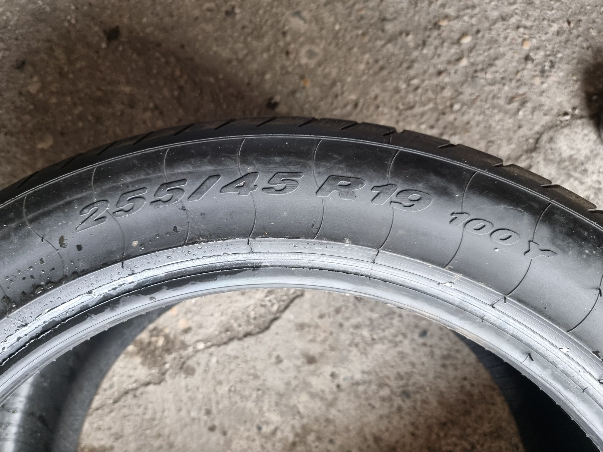 Opony letnie 255/45r19 Pirelli P Zero  CENA ZA KOMPLET