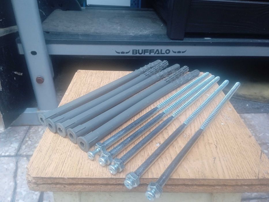 Kołki do mocowania na elewacji Ebolt 12x260 z gwintem wewnętrznym M5