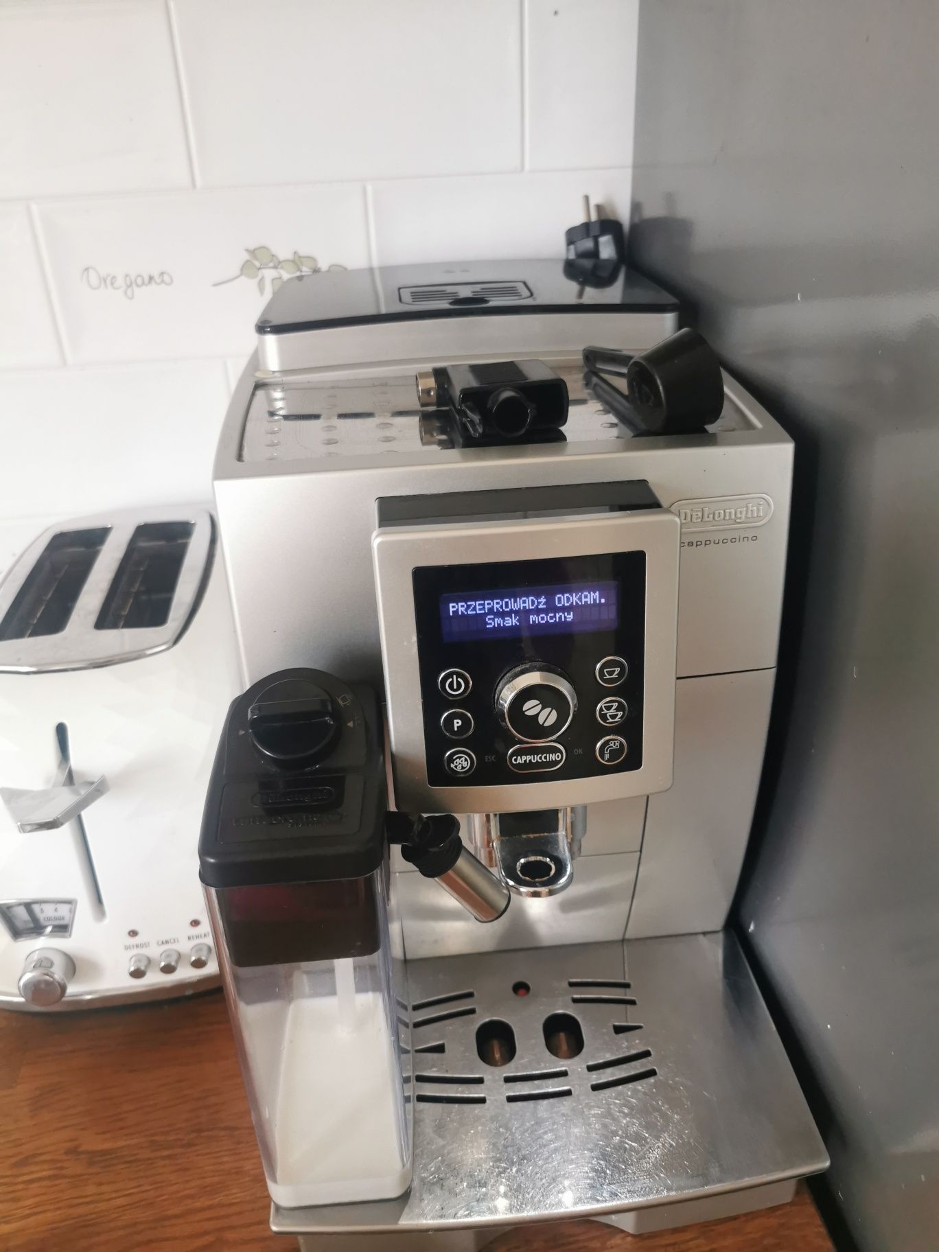 Ekspres ciśnieniowy DeLonghi ECAM23. 466.S