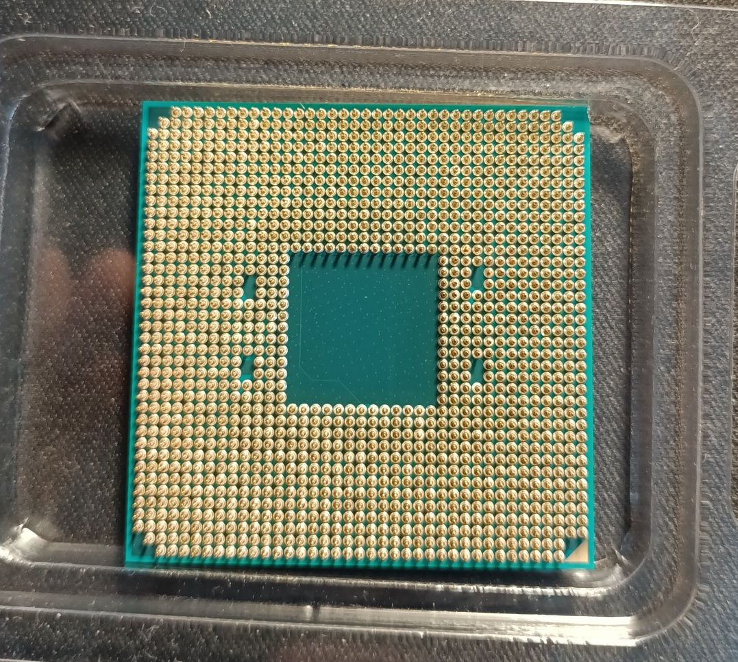 AMD Ryzen 5 2600X + chłodzenie fabryczne