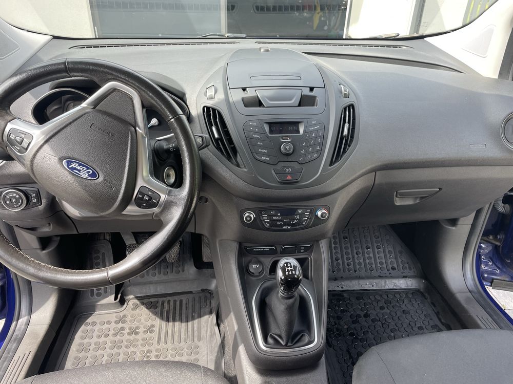 Ford tourneo courier