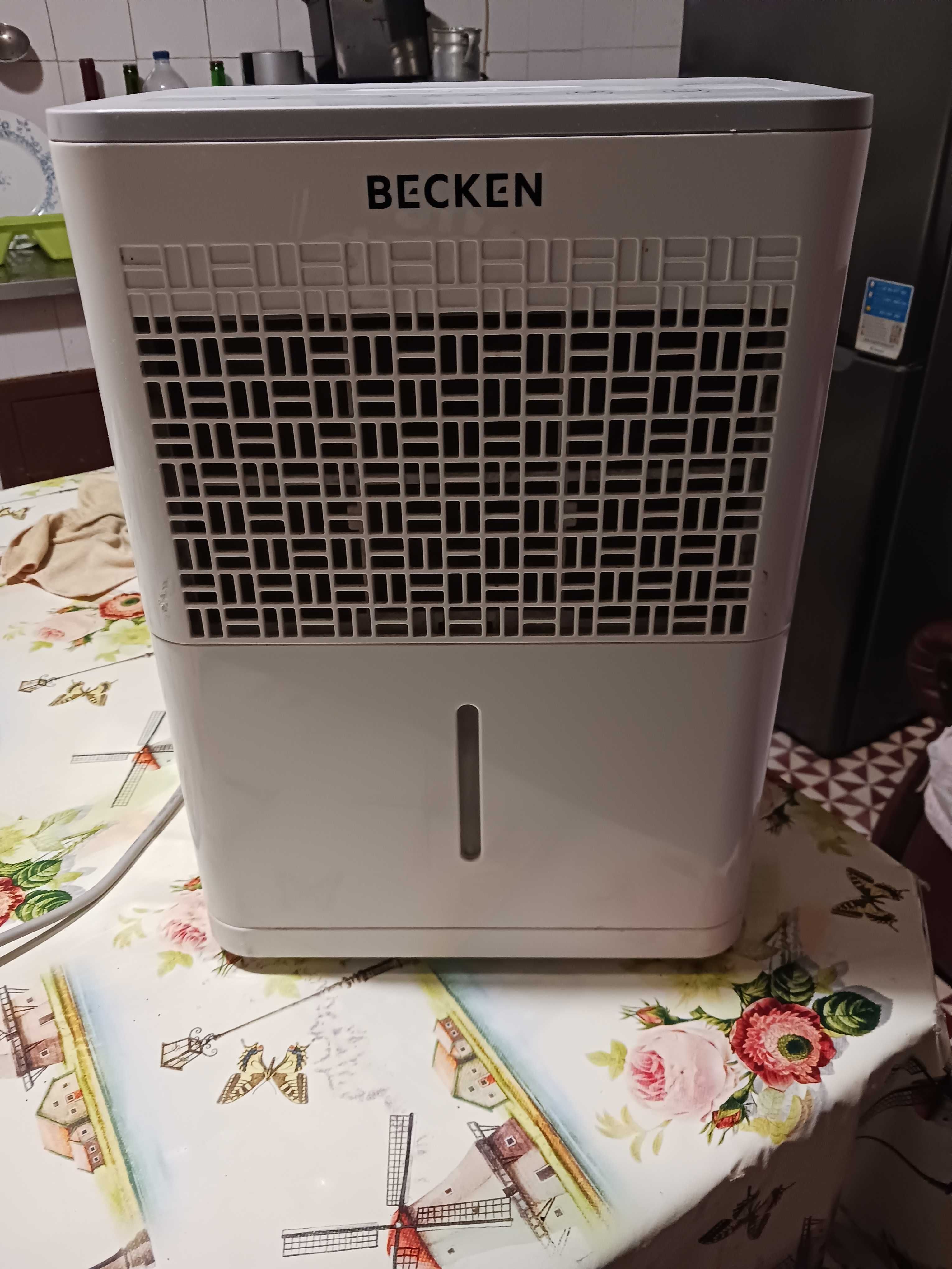 desumidificador BECKEN capacidade 10 litros esta impecavel