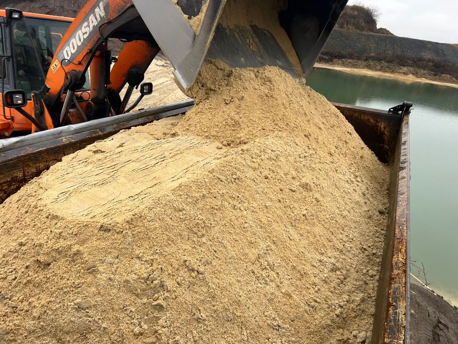 Usługi Koparkami Wywóz Ziemi Piasek Ziemia Dolomit Grys  Wyburzenia