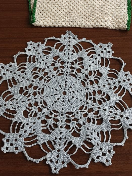 Naprons em croché para quarto  1 € cada foto