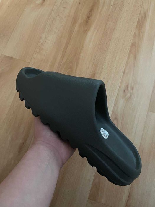 Klapki, buty Adidas Yezzy slide dark onyx, rozm . 42