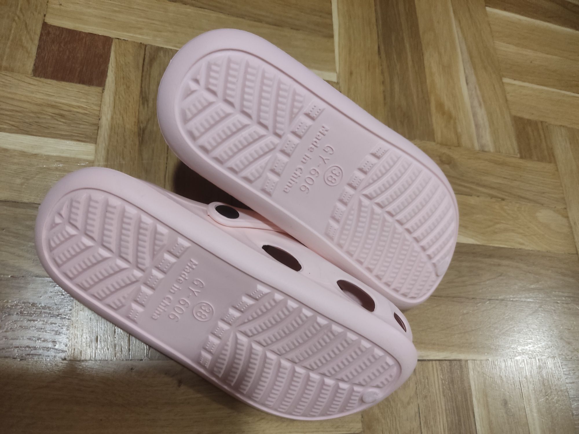 Продам новые босоножки в стиле Crocs