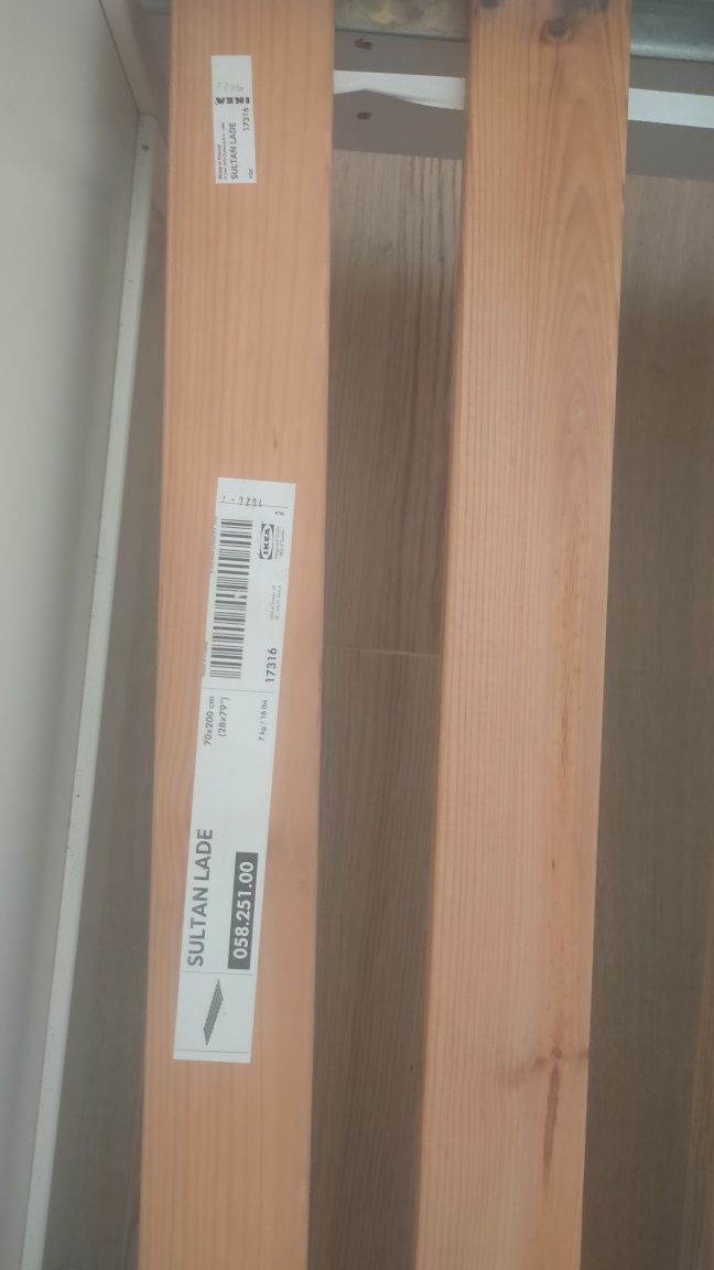 Vendo estrutura de cama de casal mais estrado de madeira do IKEA