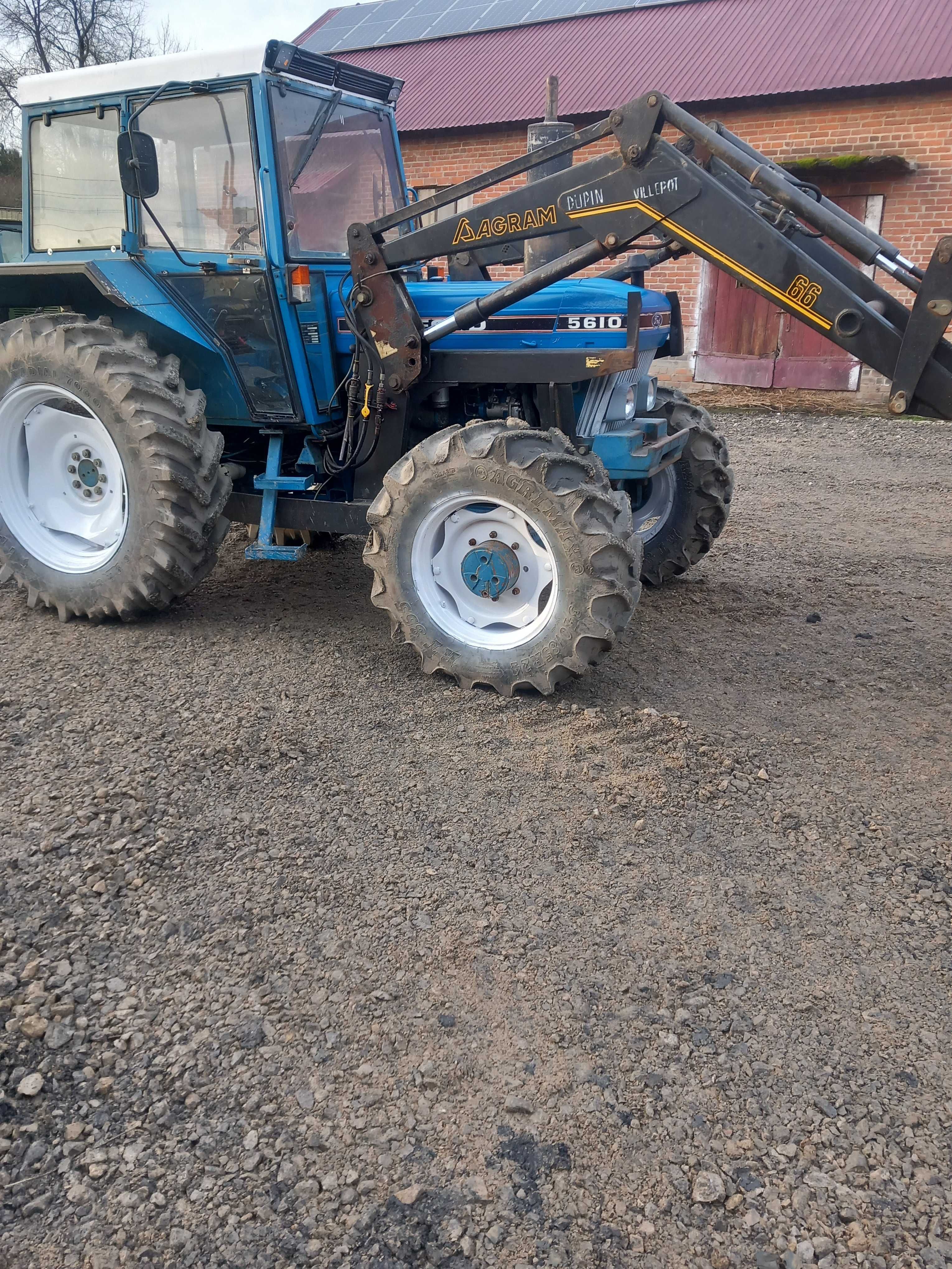 New Holland forda 5610 rozrzutnik 8 tonowy