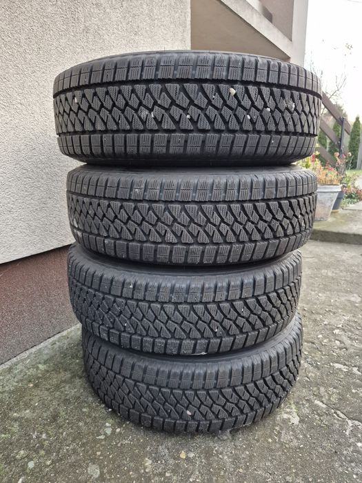 Bridgeston blizzak w810 205/65 r16c 107/105t 9mm. 2022. Plus felgi