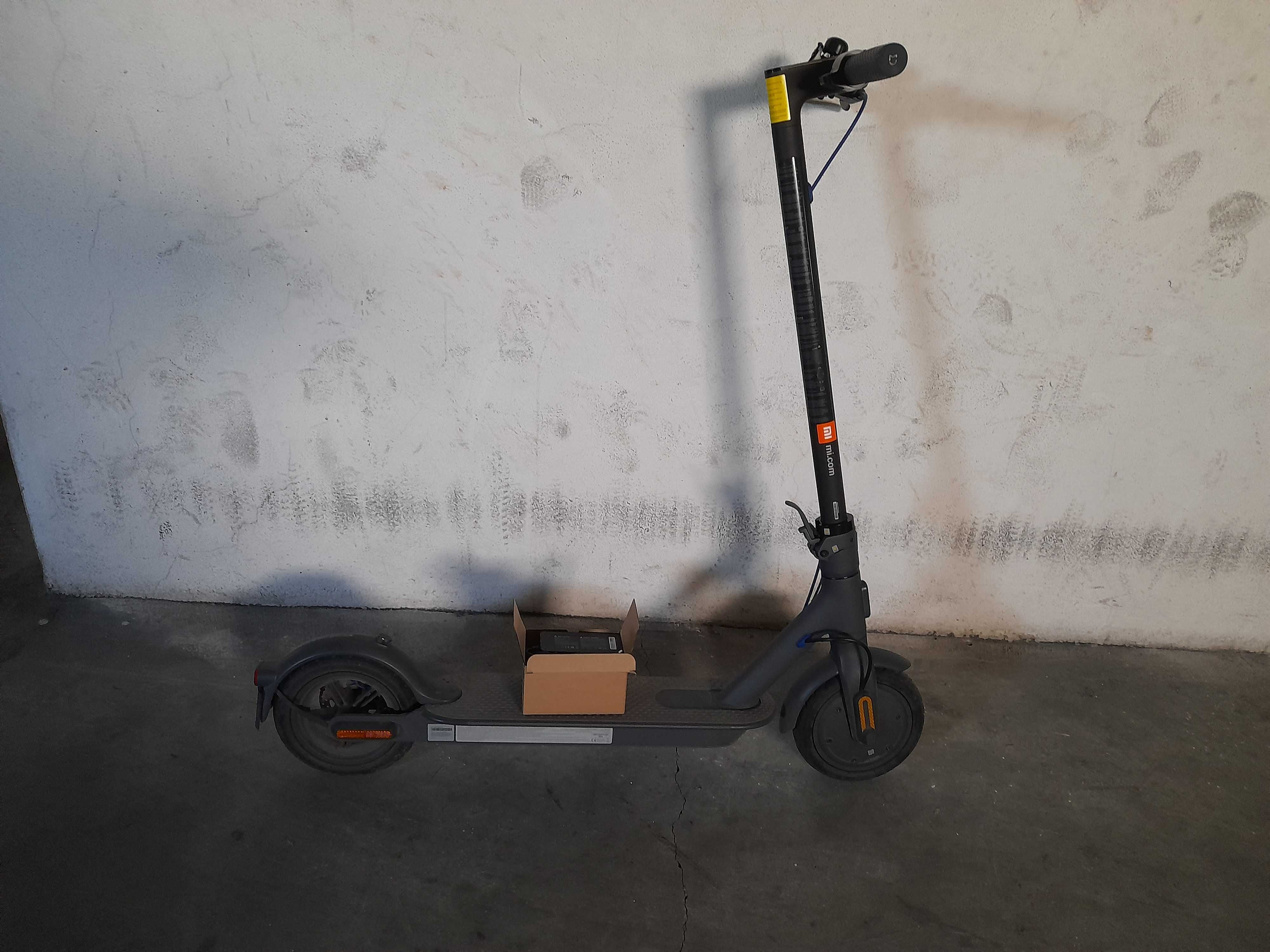 Trotinete Elétrica XIAOMI Mi Electric Scooter 3