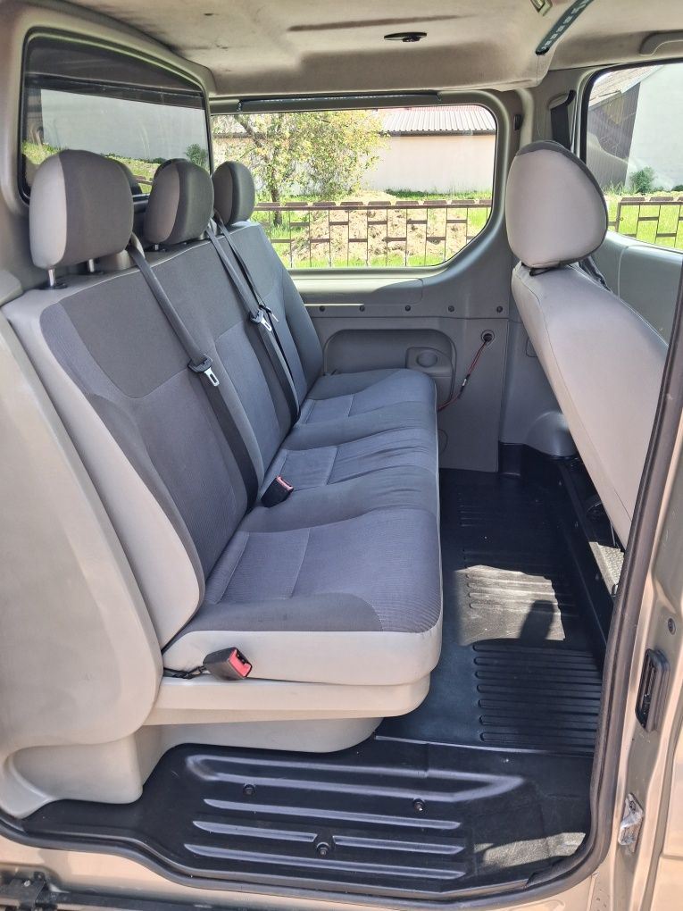 Opel Vivaro 2.0 long  brygadówka holenderka 2007r KIELCE klima hak
