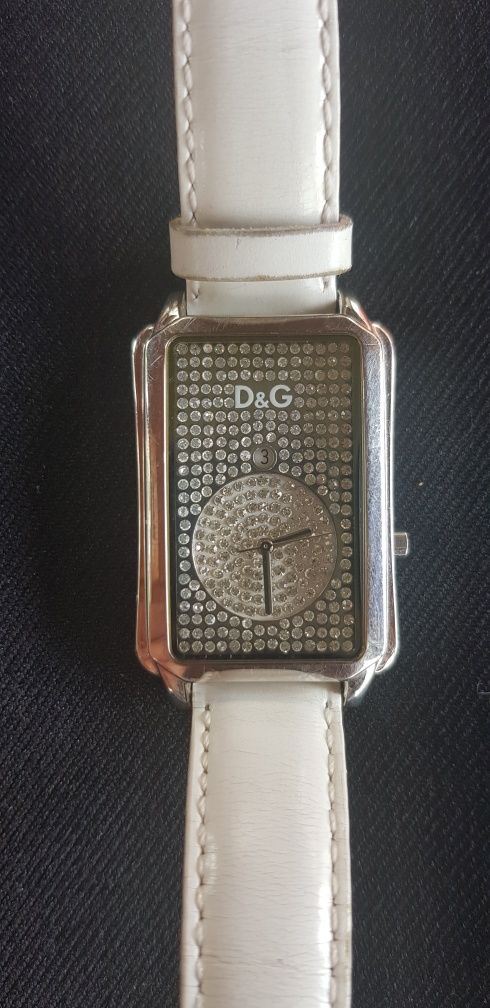 Часы Дольче и Габбана D&G  
Серебро/Кожа 38x29 мм