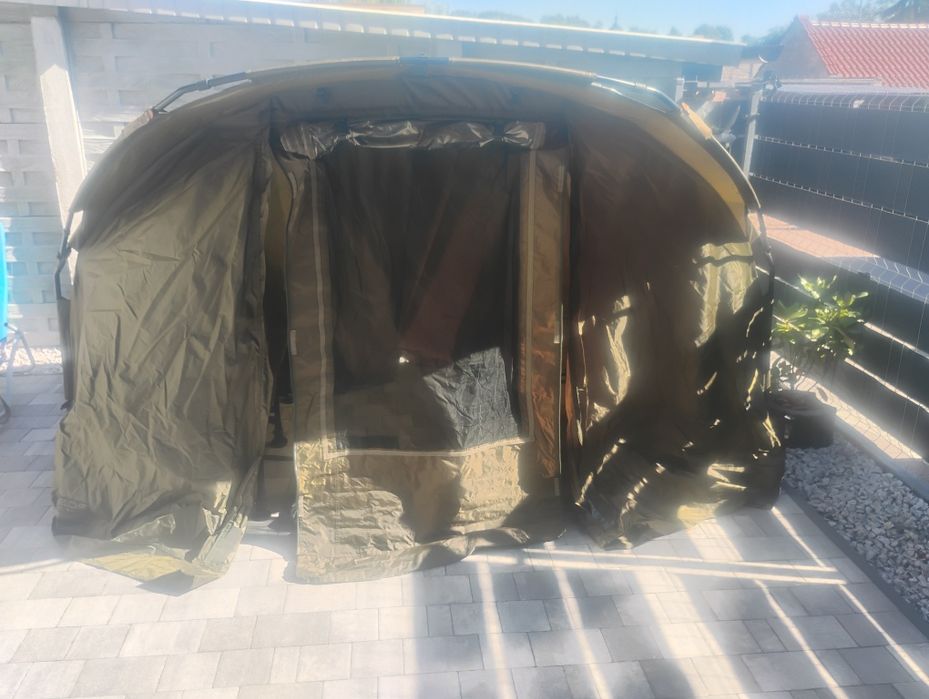 Namiot + 2 łóżka karpiowe