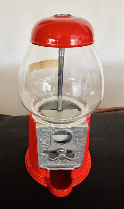 Antiga máquina dispensadora de brindes
