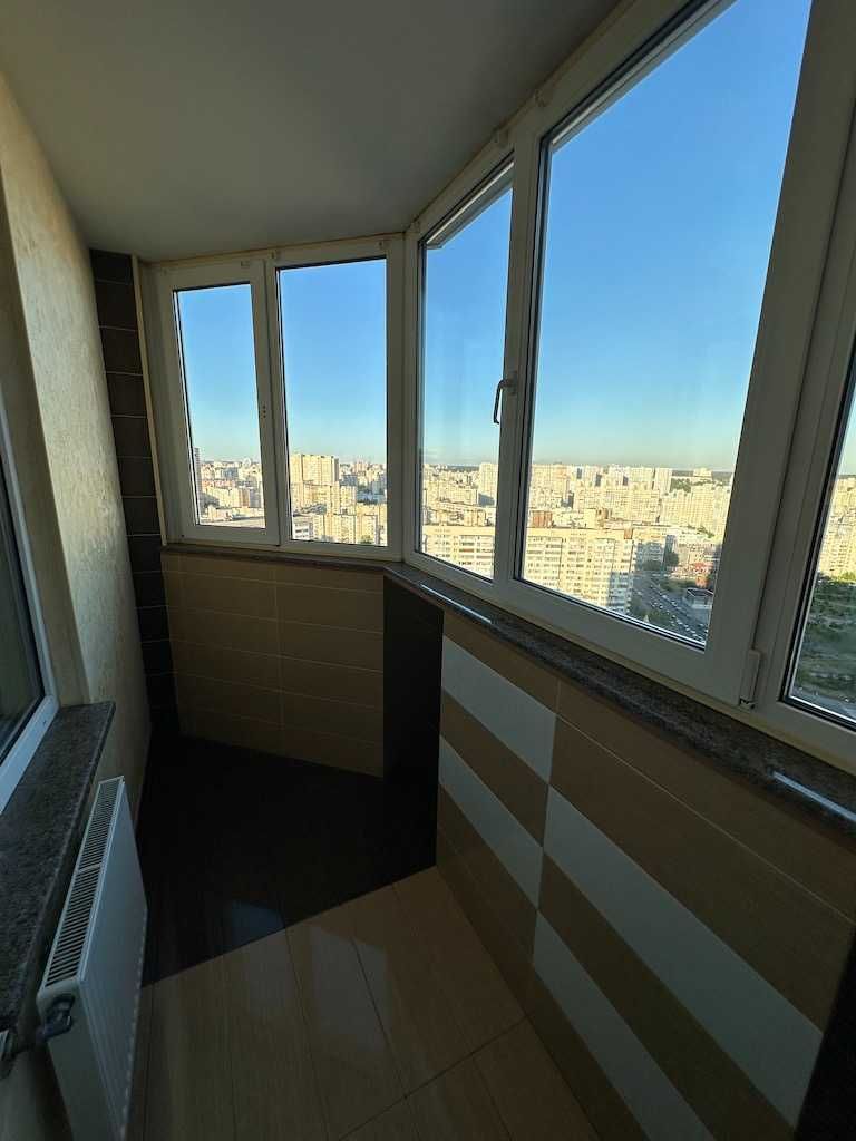 Продаж найбільшої квартири 213 м² у ЖК Корона, вул. Срібнокільська 1