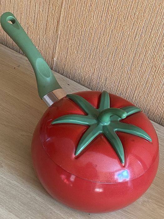 Каструля помідор з ручкою