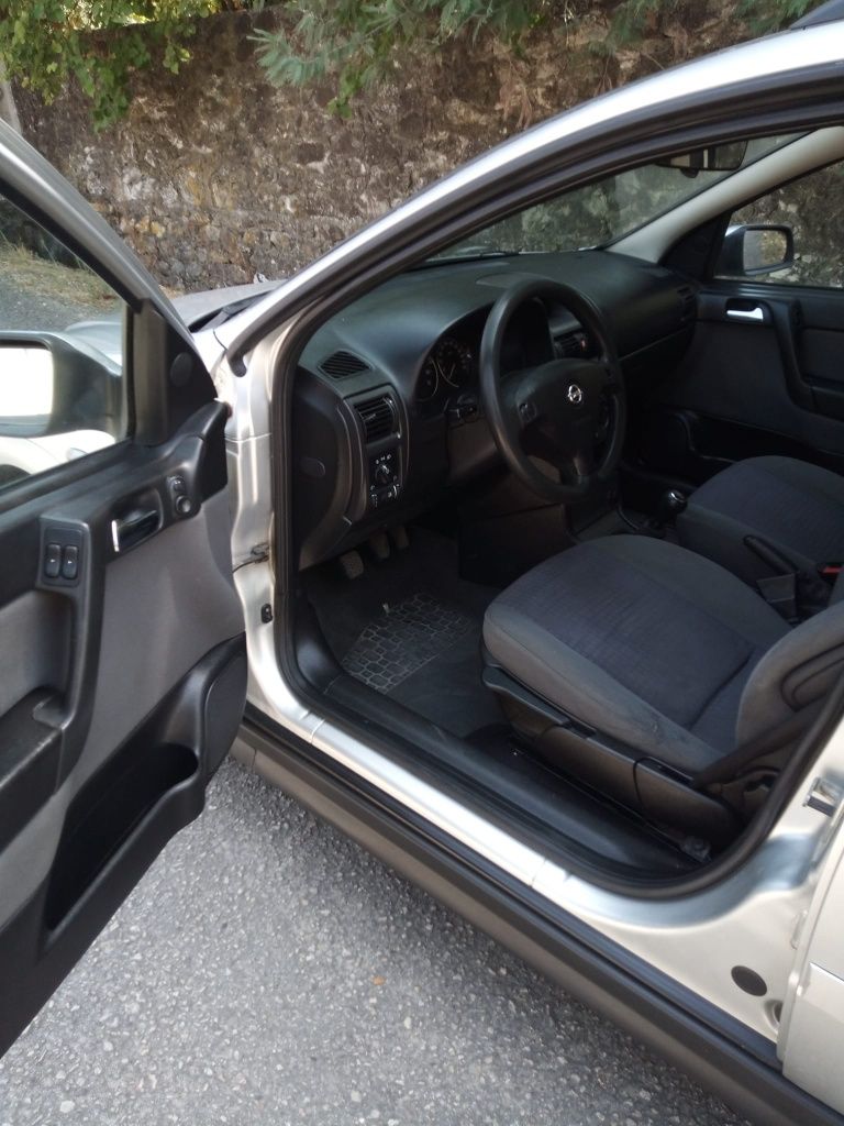 Opel astra 1.4 gasolina de 2003 com Ar condicionado