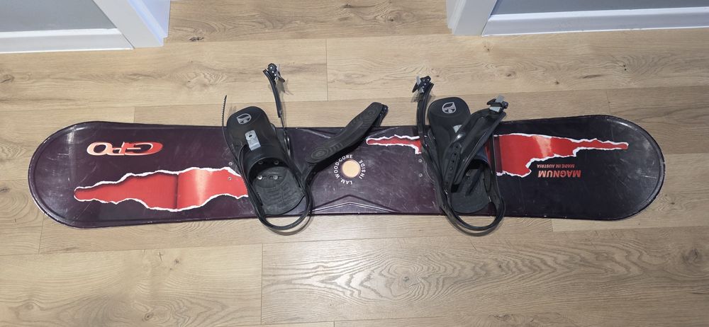 Deska snowboardowa z butami