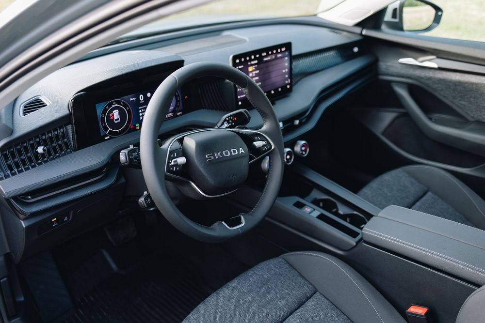 Skoda Superb Octavia wynajem wypożyczalnia samochodów MBM