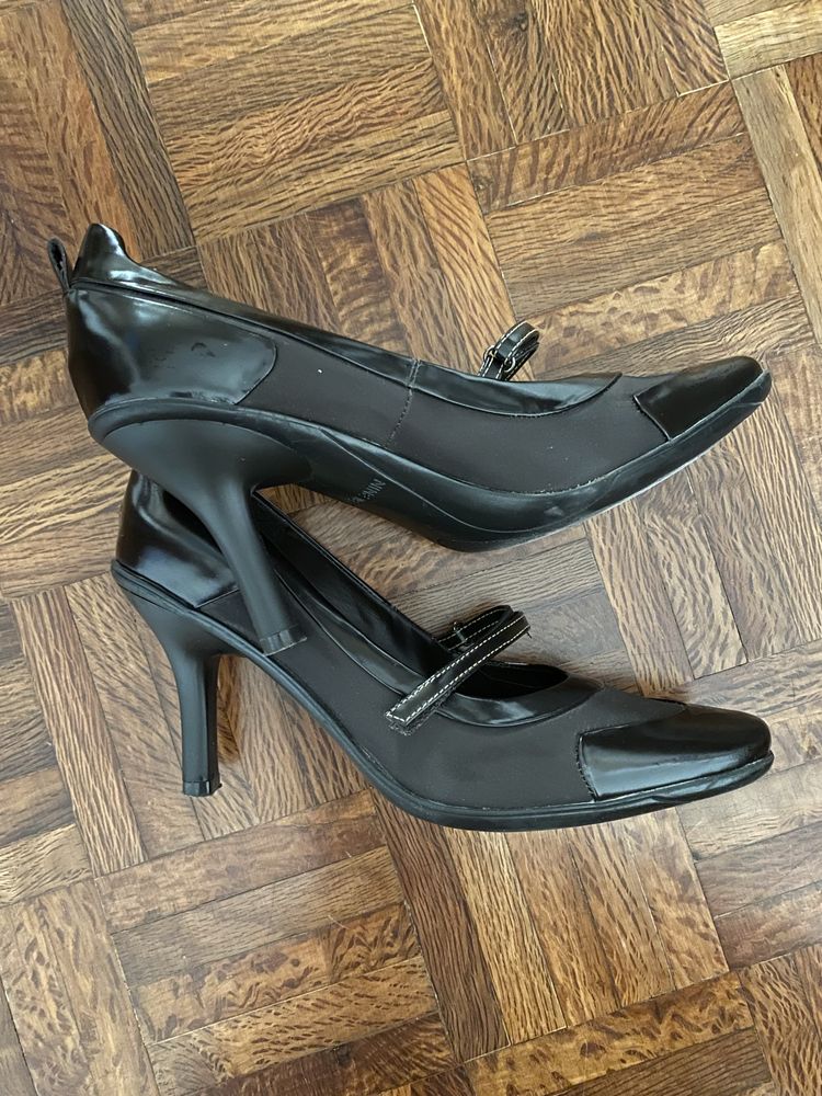 Sapatos salto em castanho