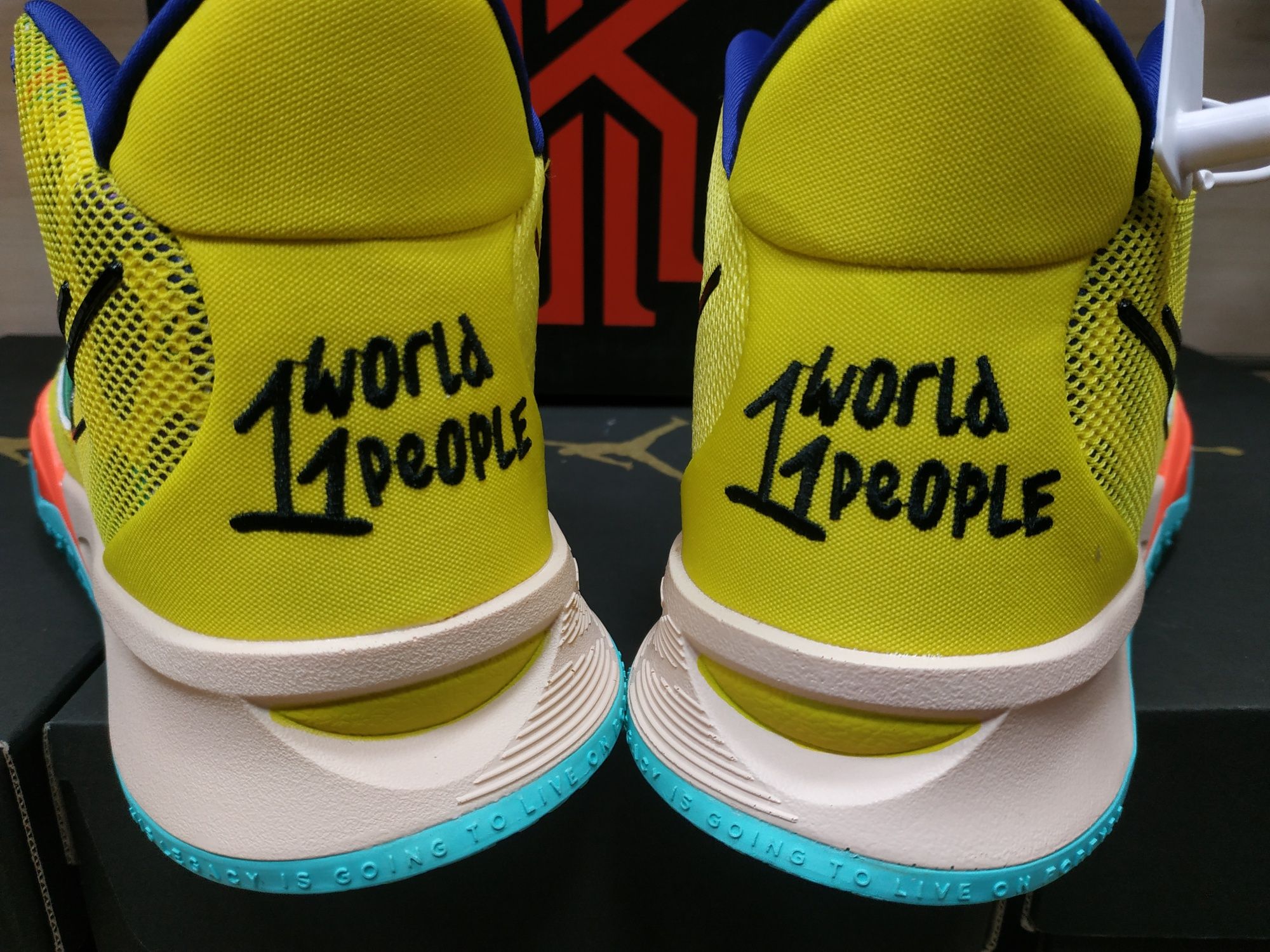 Баскетбол  Nike Kyrie 7  World 1 People Electric