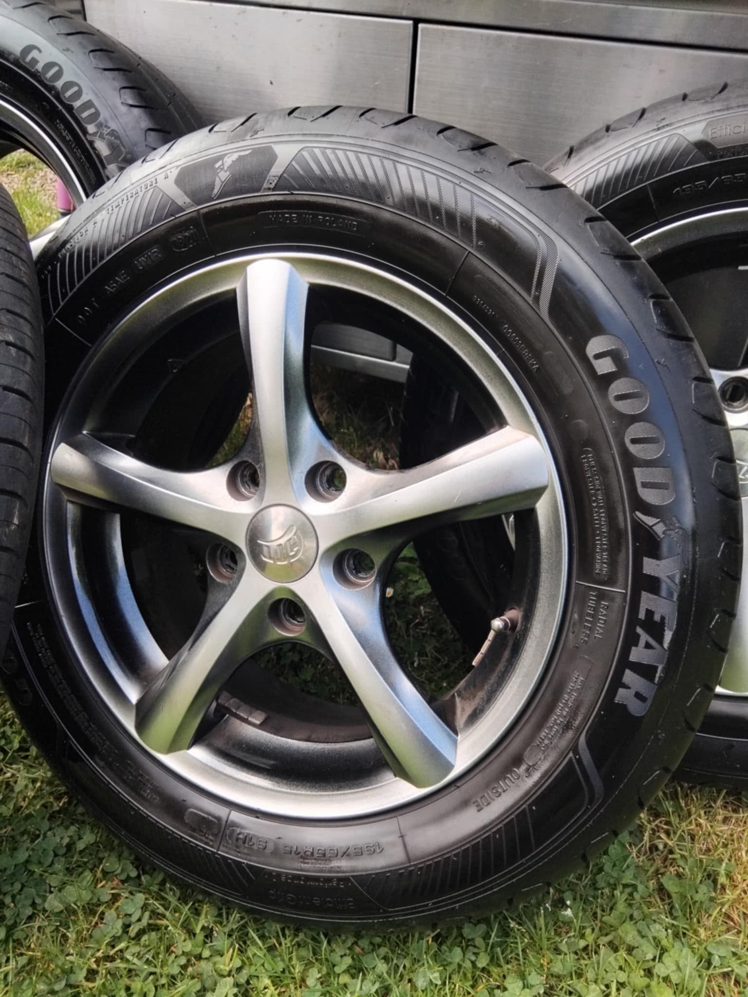 Opony  Good Year 195/65R15, rozstaw śrub 5x114,3