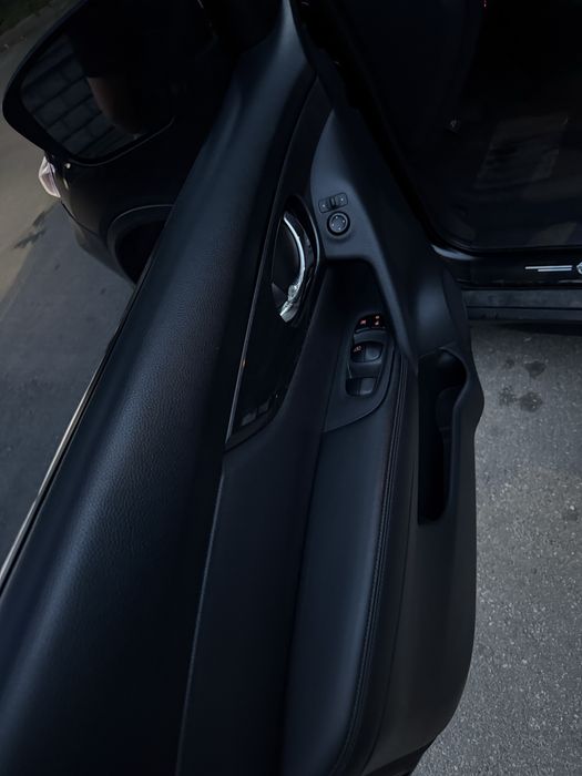 Продам автомобиль Nissan Rogue 2017 2.5 Газ