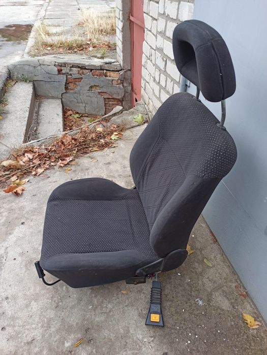 Сидіння  з легкового авто