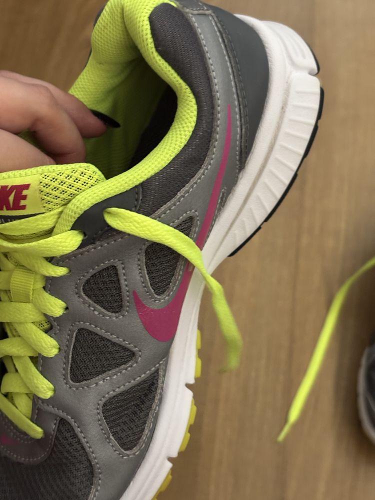 Nike revolution 39 damskie szare zielone szaro-zielone