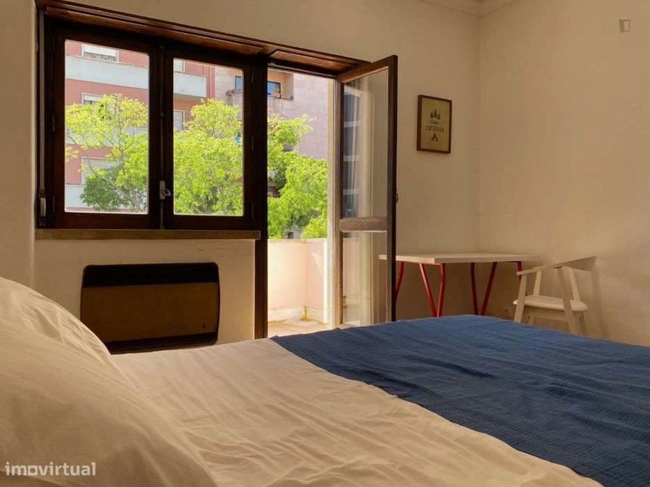 707097 - Quarto com cama de casal, com varanda...