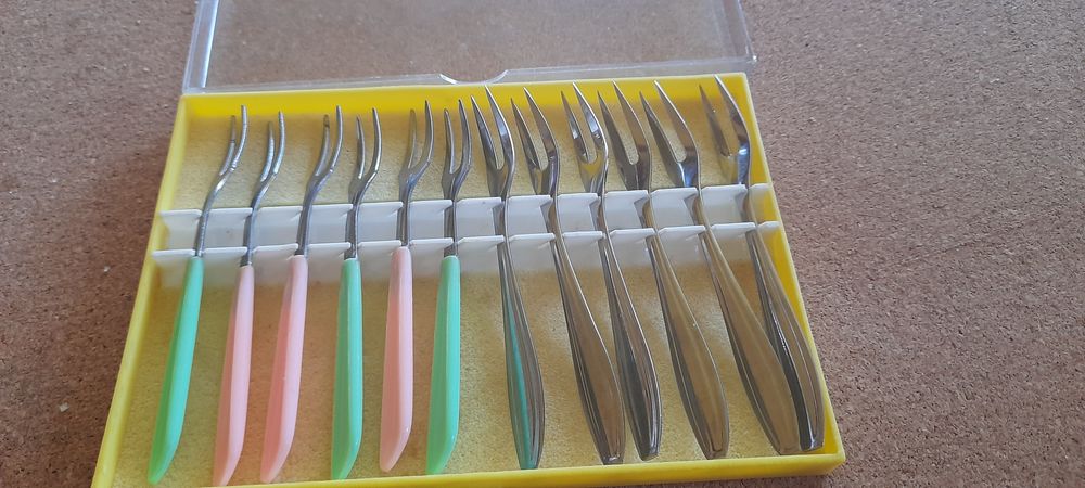 Widelczyki do zakąsek z epoki prlu