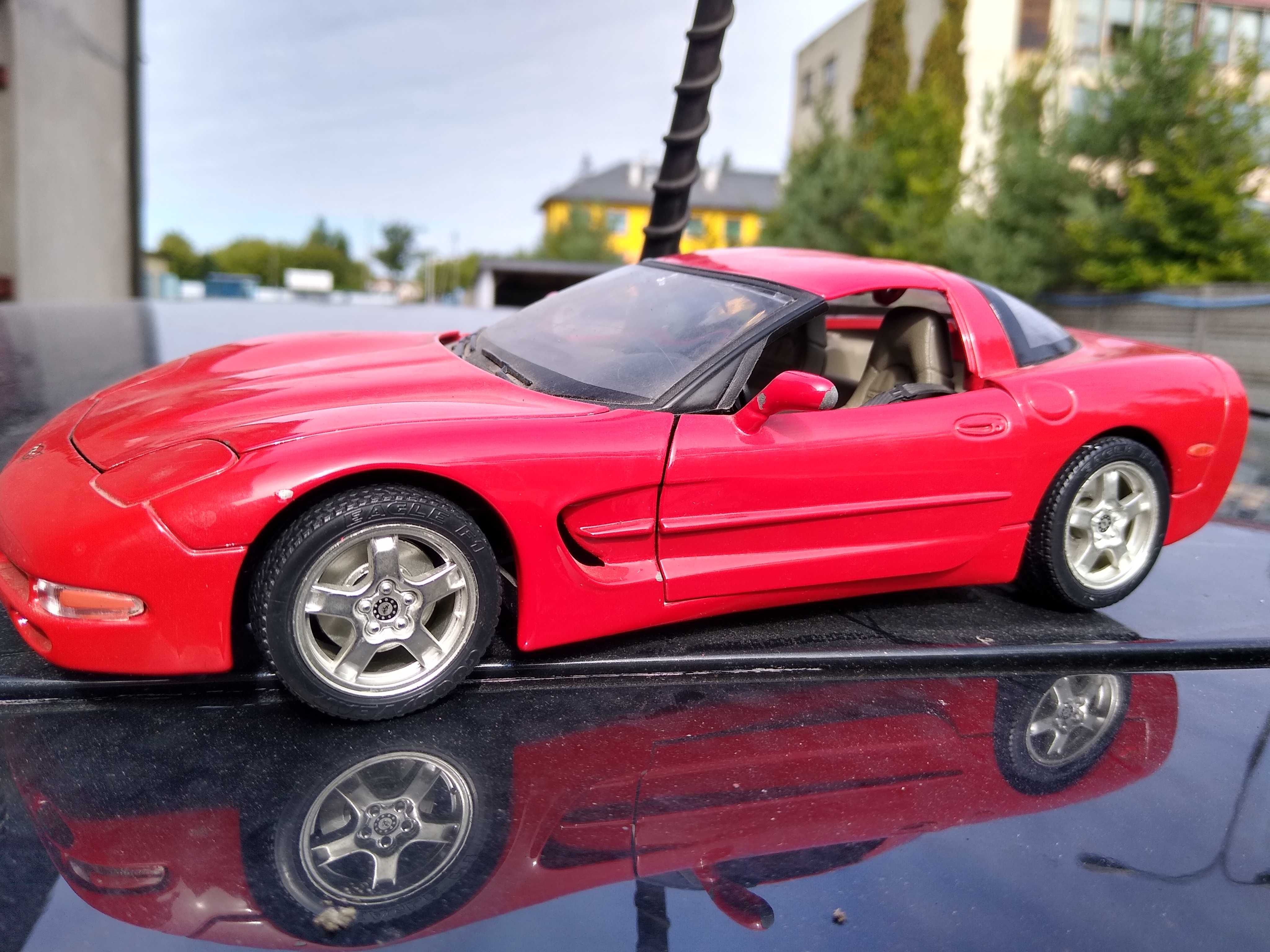 Chevrolet Corvette CS 1997  - Bburago 1/18 -- dług 24 cm