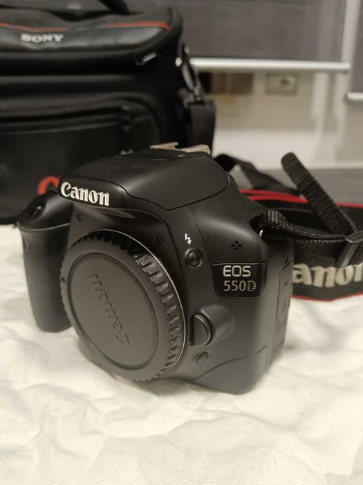 Canon EOS 550D + 2 objetivas + saco transporte