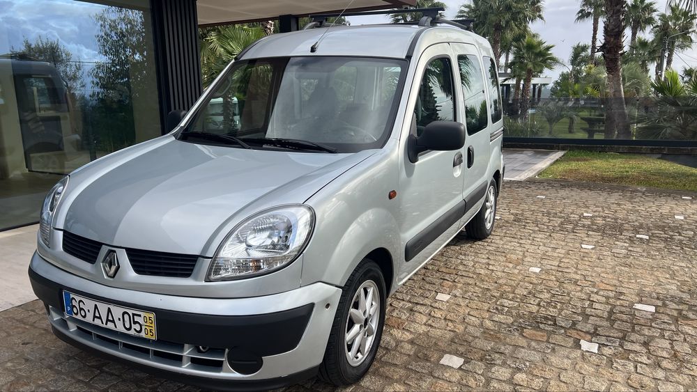 Renault kangoo 5 lugares  trato financiamento