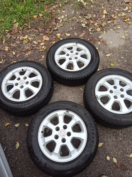 Комплект зимней резины с дисками.