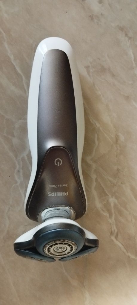 Philips series 7000