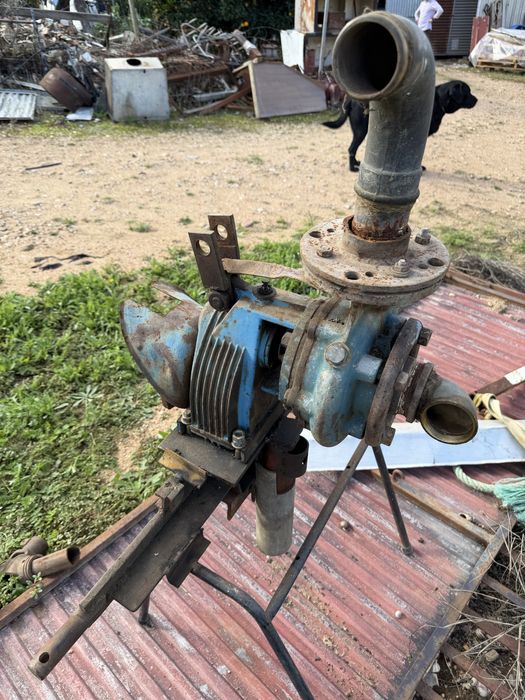 Bom de água para trator