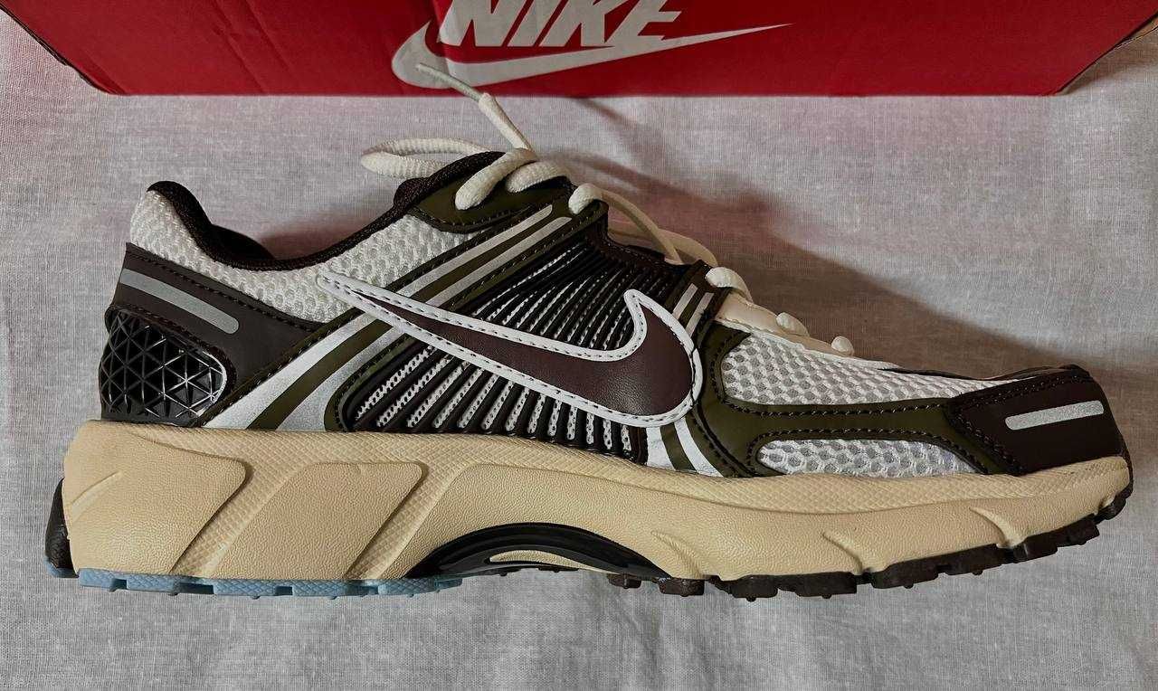 Чоловічі кросівки Nike Zoom Vomero 5