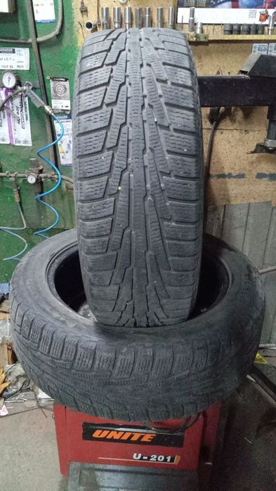 Продам зимнюю резину  цена за пару