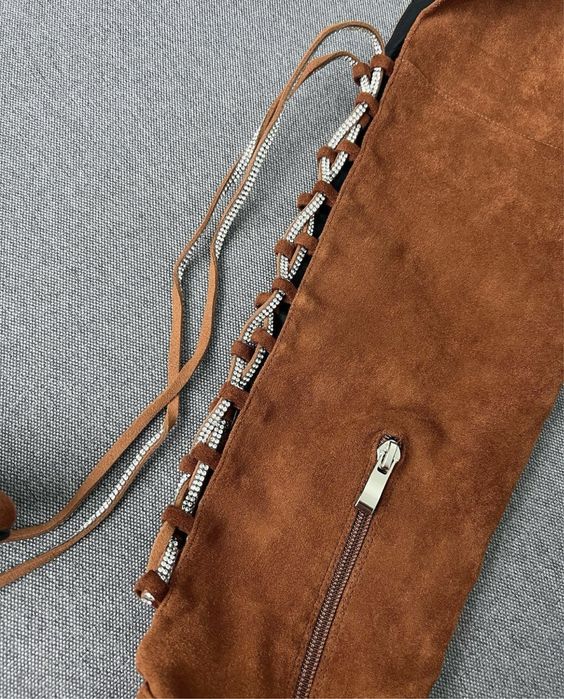 Шикарні ботфорти на завязці