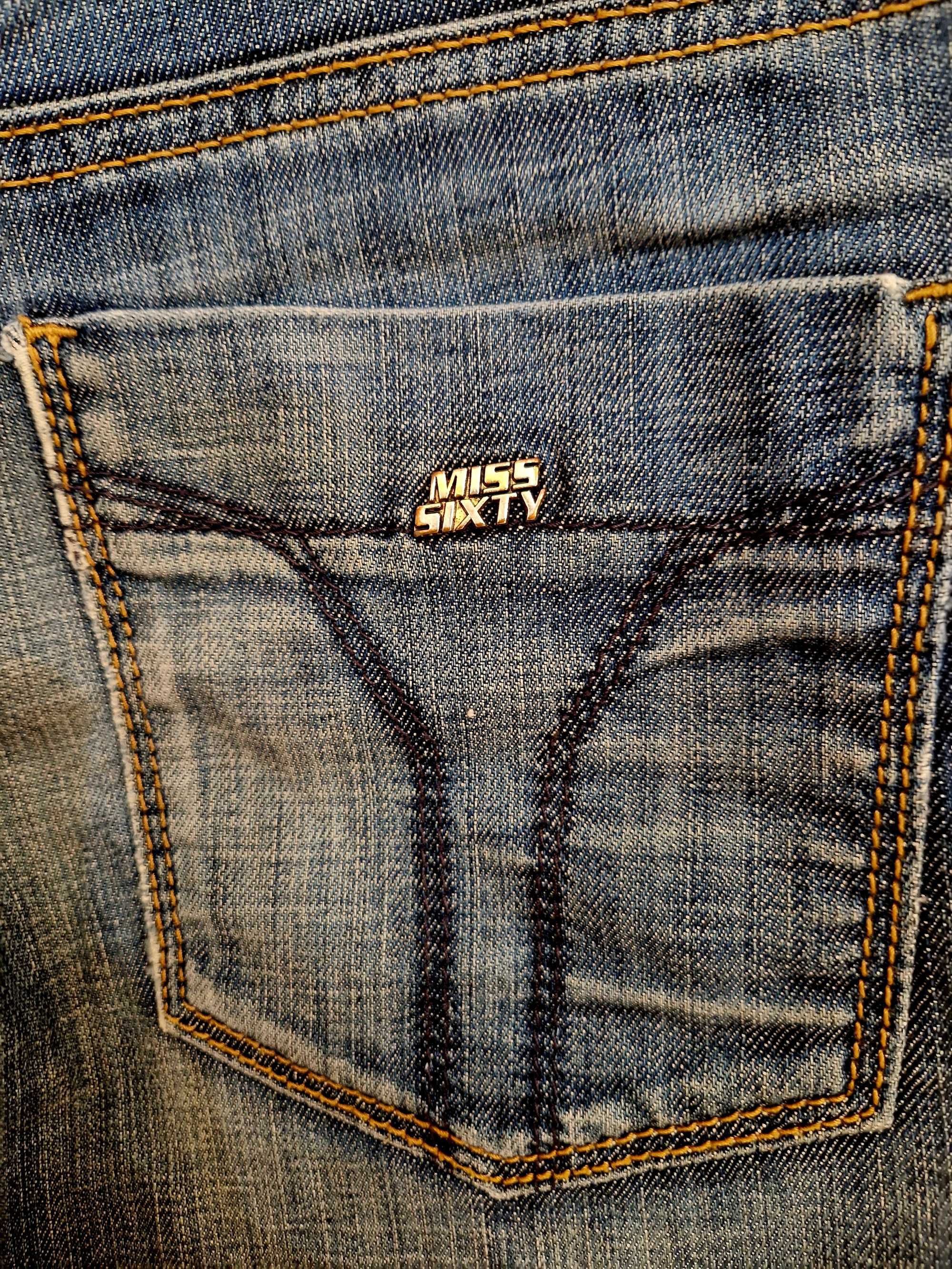 Spodnie Jeansowe MISS SIXTY - Modny Look dla Pewnych siebie dziewczyn.