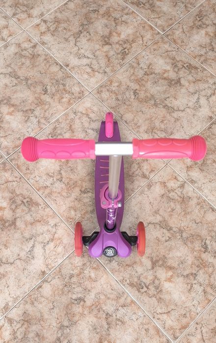 Trotinete com luzes as rodas