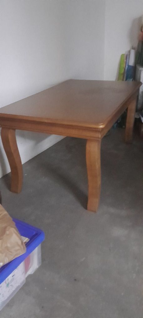 Mesa de madeira castanha