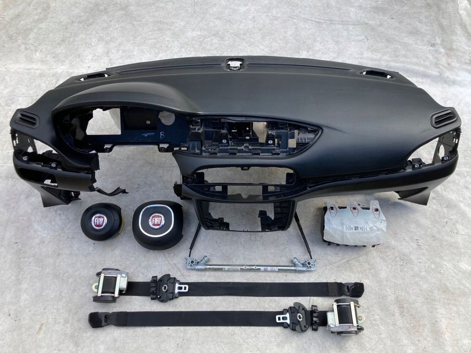 fiat tipo cross deska kokpit konsola poduszki pasy