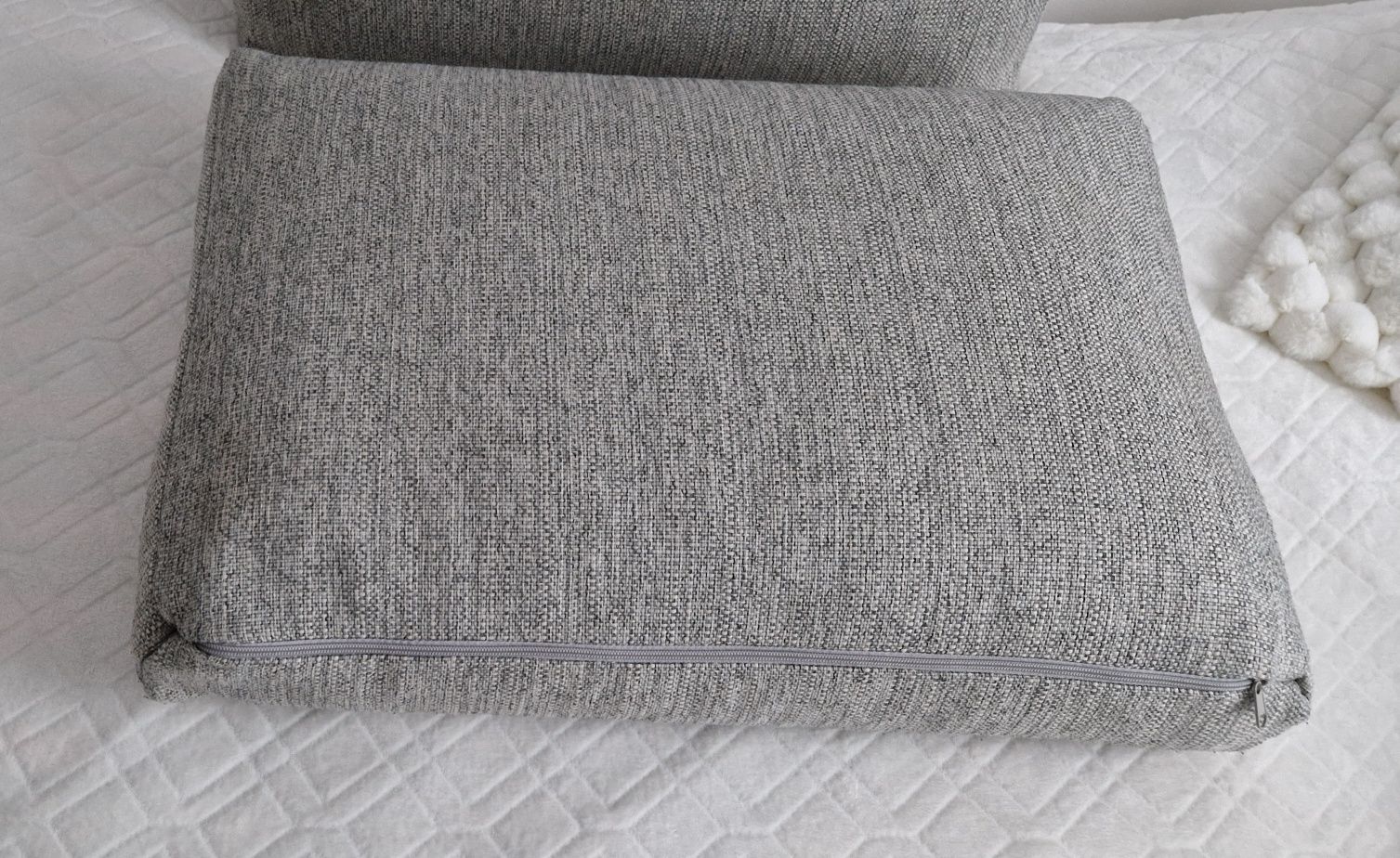 2 poduszki szare beżowe na narożnik sofę