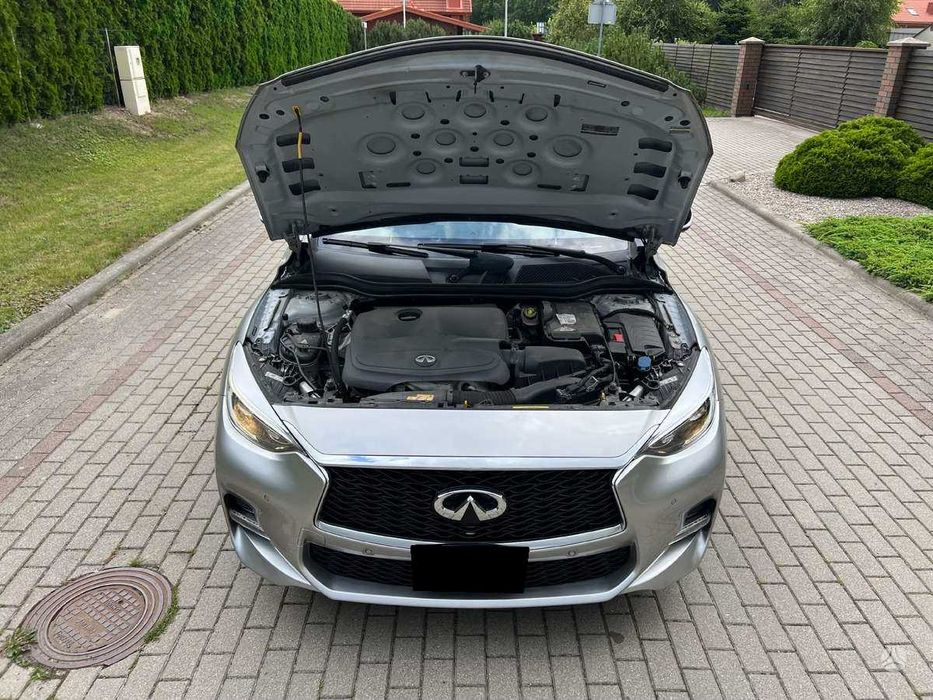 Infiniti QX30 2017 року