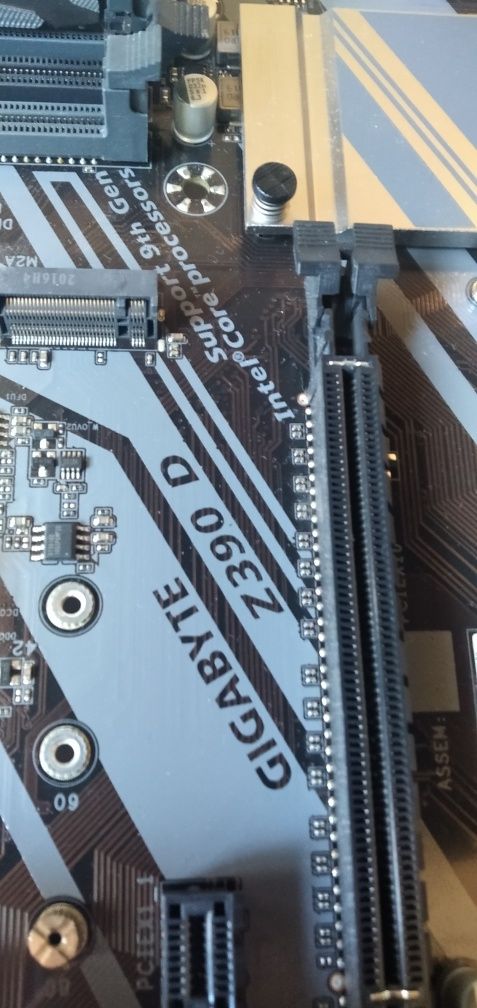 Gigabyte z390 D Intel i9 DDR 4 32 GB