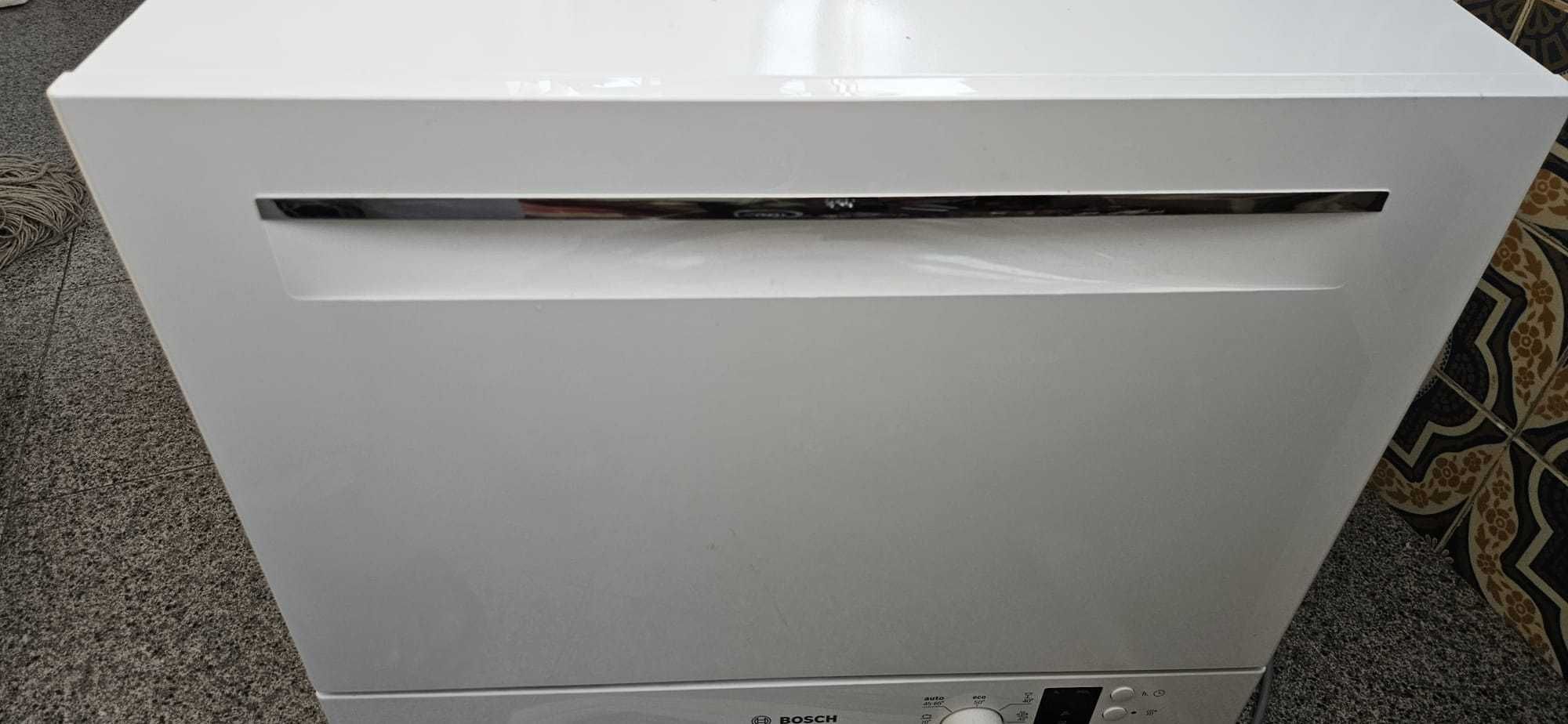 Máquina de lavar loiça compacta bosch serie 4/6