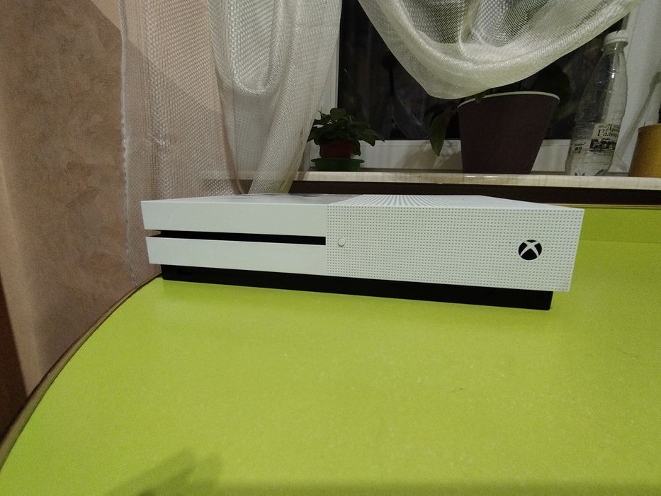 XBOX one S на 1 тр
